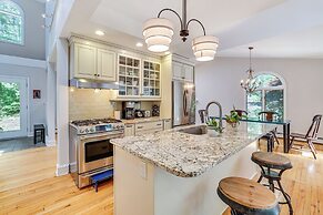 BBQ Ready: Quiet Connecticut Retreat w/ Fire Pit