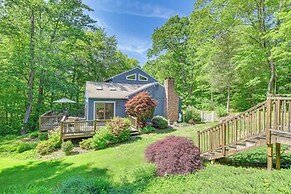 BBQ Ready: Quiet Connecticut Retreat w/ Fire Pit