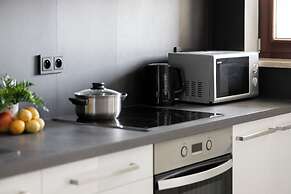 Cozy Apartment for 4 by Renters