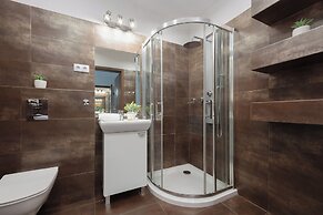 Cozy Apartment for 4 by Renters