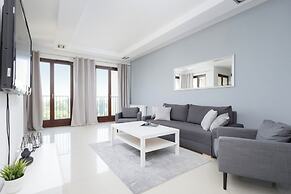 Cozy Apartment for 4 by Renters