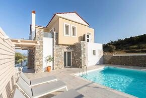 Luxury Holiday Home 4 Bedroom Villa in Paleokastro