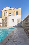 Luxury Holiday Home 4 Bedroom Villa in Paleokastro