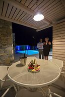 Luxury Holiday Home 4 Bedroom Villa in Paleokastro