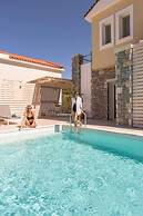 Luxury Holiday Home 4 Bedroom Villa in Paleokastro