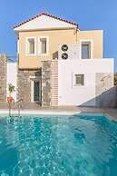 Luxury Holiday Home 4 Bedroom Villa in Paleokastro