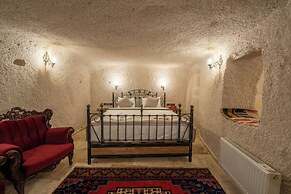 Library Cave Hotel