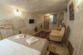 Library Cave Hotel