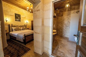 Library Cave Hotel