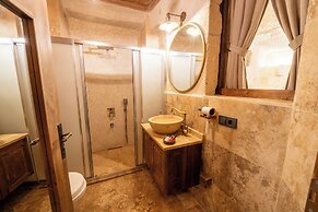 Library Cave Hotel