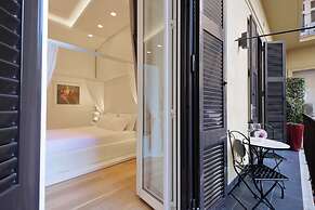 Domus Aurea Luxury Suites