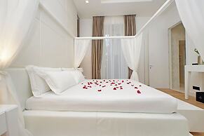 Domus Aurea Luxury Suites