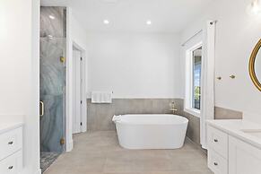 Emerald Enclave by Avantstay 18bdr Buyout Two Stunning Homes by the Be