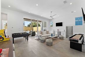 Emerald Enclave by Avantstay 18bdr Buyout Two Stunning Homes by the Be