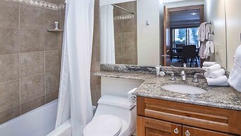 Ski In, Ski Out 1 Bedroom at the Eagle Bahn Gondola in Lionshead