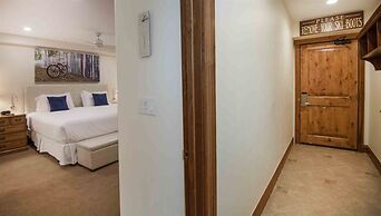 Ski In, Ski Out 1 Bedroom at the Eagle Bahn Gondola in Lionshead