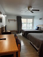 Mainsail Motel & Cottages