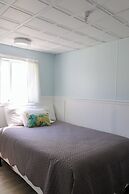 Mainsail Motel & Cottages