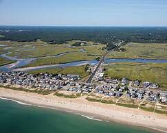 Mainsail Motel & Cottages