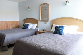 Mainsail Motel & Cottages