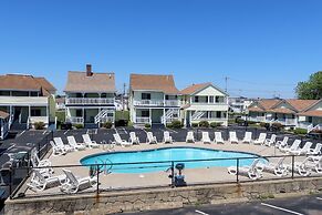 Mainsail Motel & Cottages