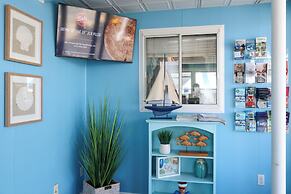 Mainsail Motel & Cottages