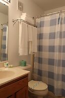 Mainsail Motel & Cottages