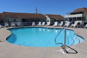 Mainsail Motel & Cottages