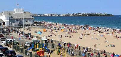 Mainsail Motel & Cottages