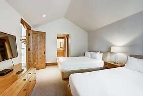 5 Bedroom Luxury Townhome in Lionshead Village