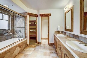 5 Bedroom Luxury Townhome in Lionshead Village