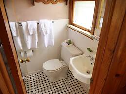 Ludington Blue Spruce Inn