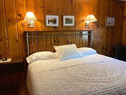 Ludington Blue Spruce Inn