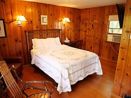 Ludington Blue Spruce Inn