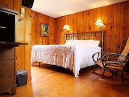 Ludington Blue Spruce Inn