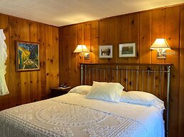 Ludington Blue Spruce Inn