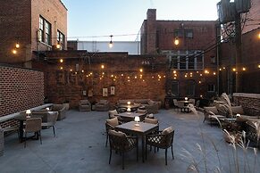 Hotel Petersburg, Tapestry Collection By Hilton