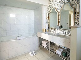 Hotel Petersburg, Tapestry Collection By Hilton