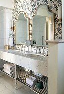 Hotel Petersburg, Tapestry Collection By Hilton