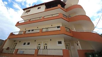 Friends House - Borsh Hotel