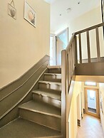 Modern Gem with free parking