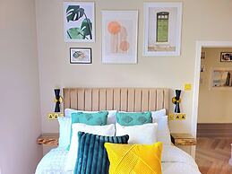 Modern Gem with free parking