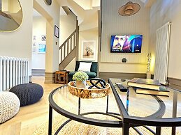 Modern Gem with free parking