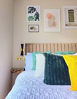 Modern Gem with free parking