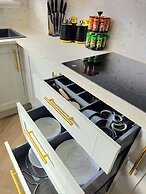 Modern Gem with free parking