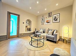 Modern Gem with free parking