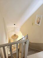 Modern Gem with free parking