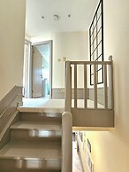 Modern Gem with free parking