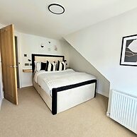 Modern Gem with free parking