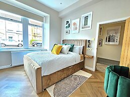 Modern Gem with free parking